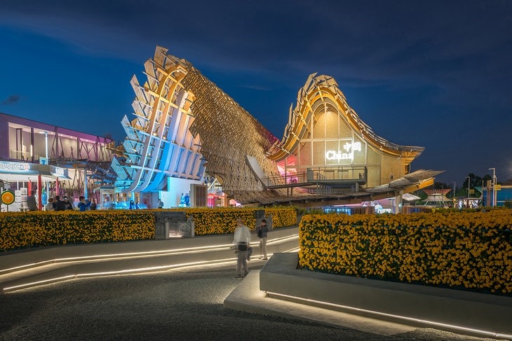 Archisearch - Night view of China Pavilion at Expo 2015 Milano Italy by architects Studio Link-Arc & Tsinghua University (c) Pygmalion Karatzas